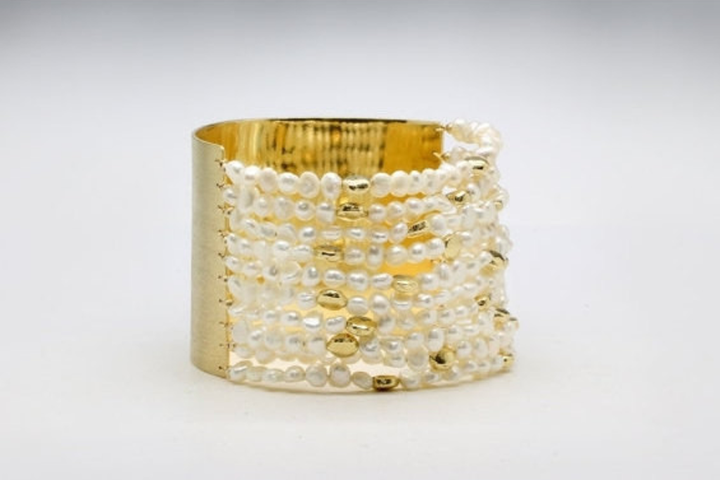 Bridal wide pearl gold bracelet