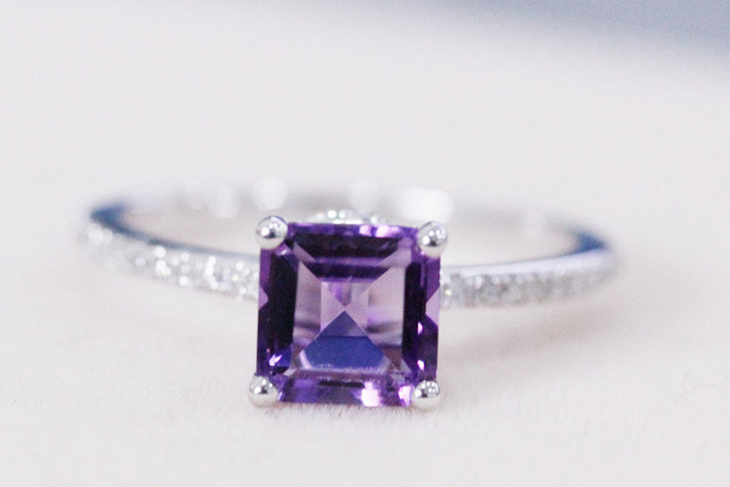 VS 6x6mm Purple Amethyst Ring