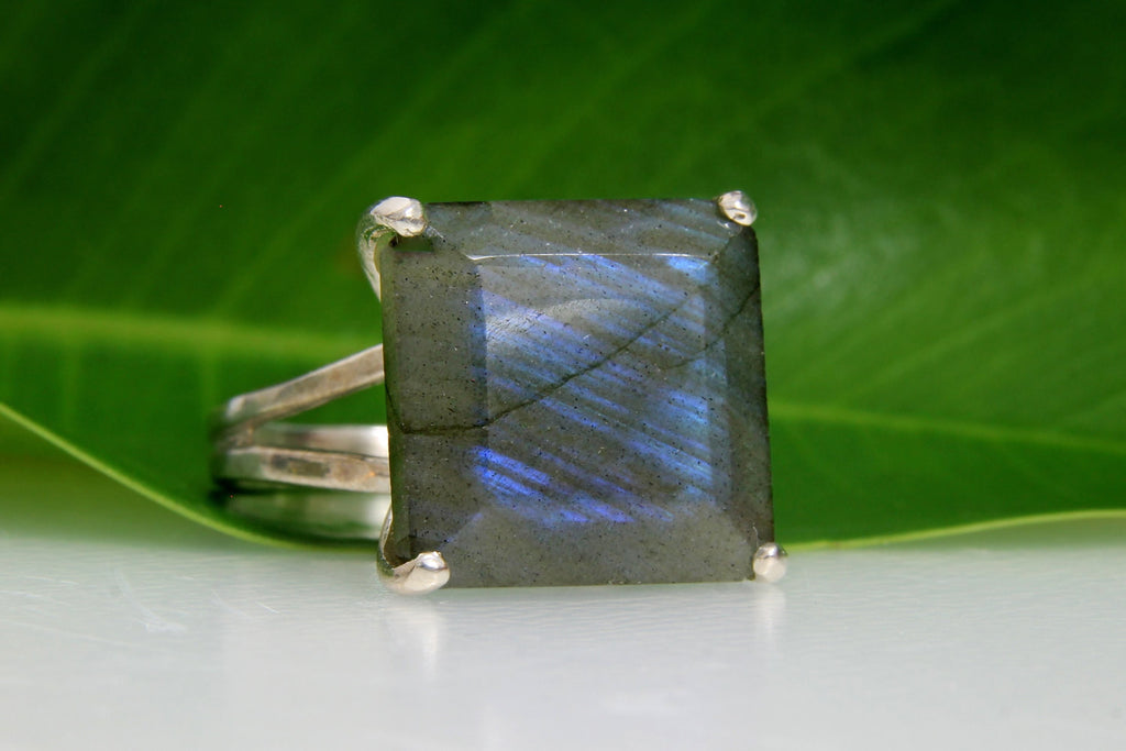 Labradorite ring