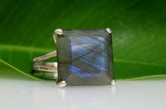 Labradorite ring
