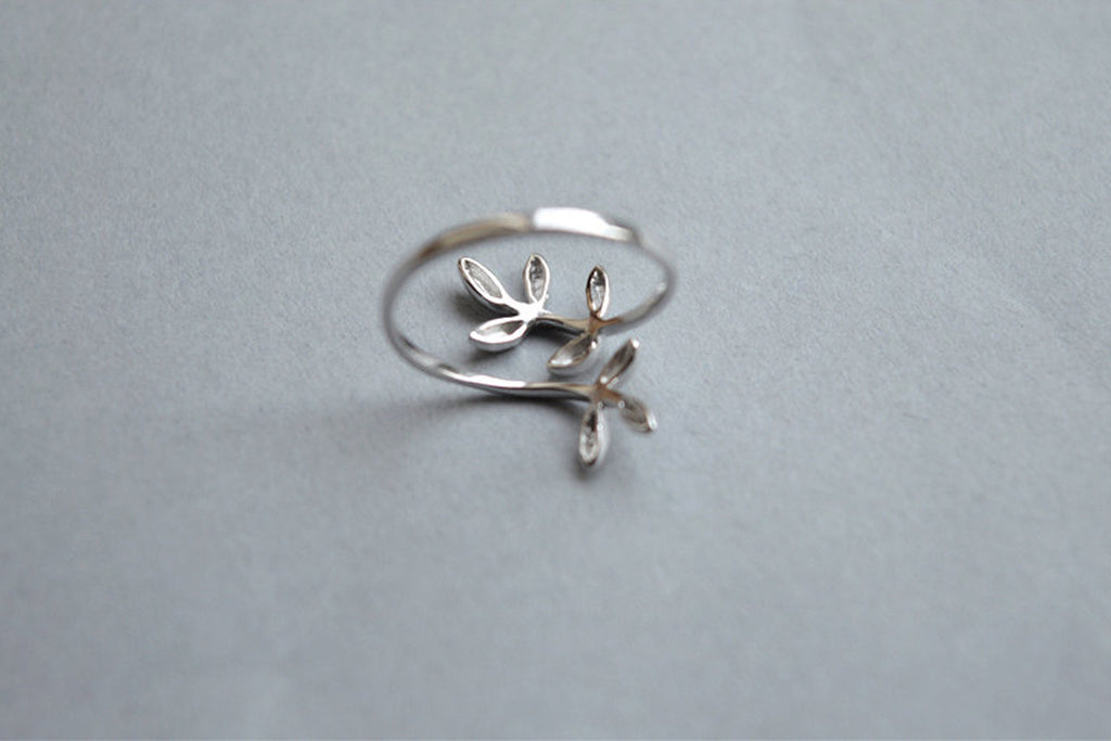 Silver leaf ring