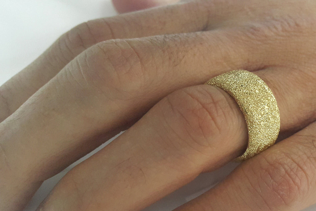 14K Yellow Gold Wedding ring with glitter