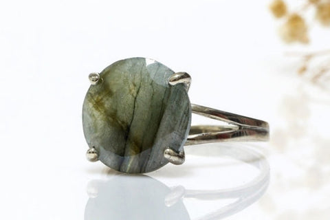 Silver stone ring