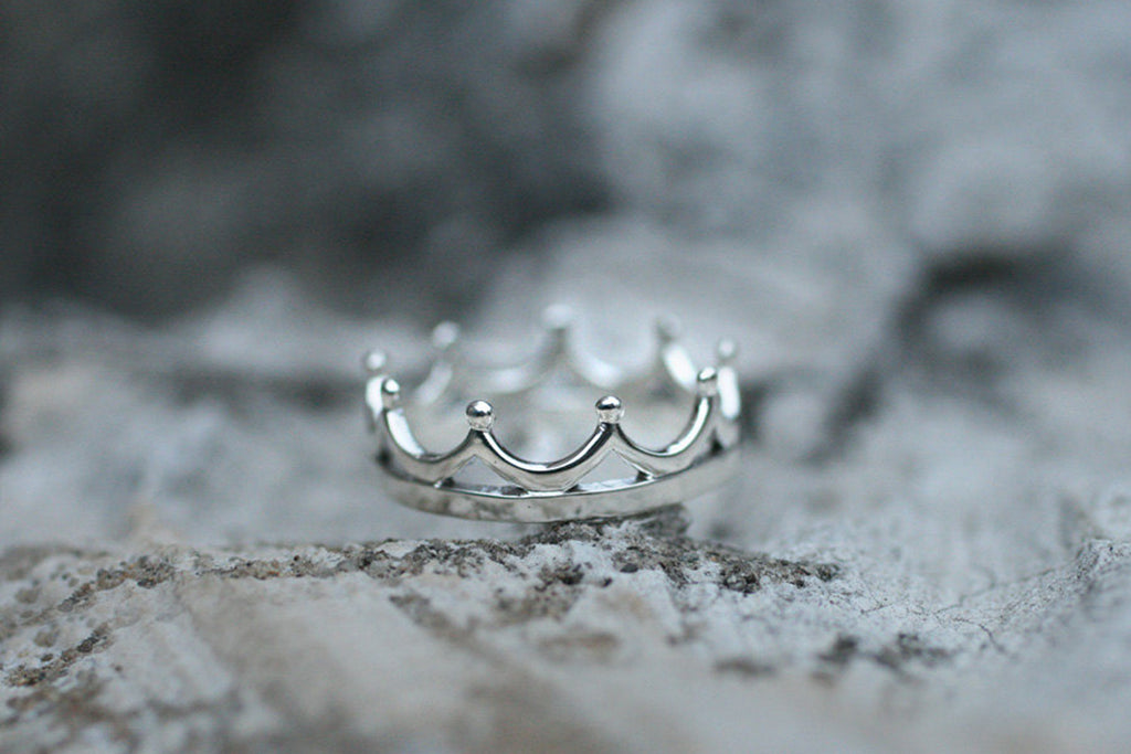 Minimalist King Crown Ring