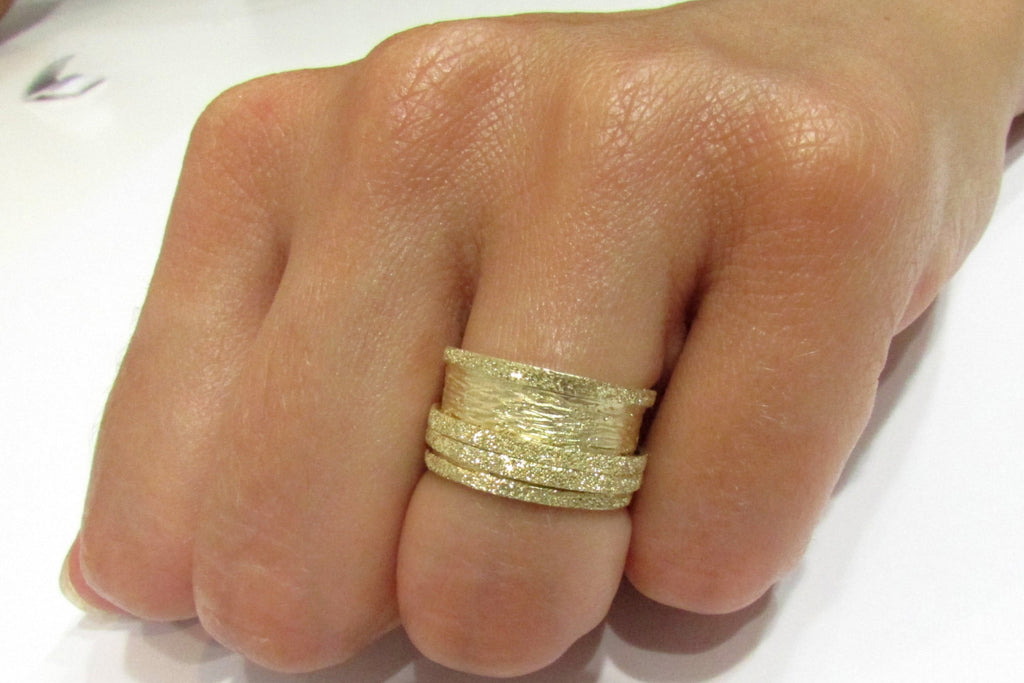 Woman Gold Ring With Glitter