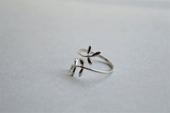 Silver leaf ring