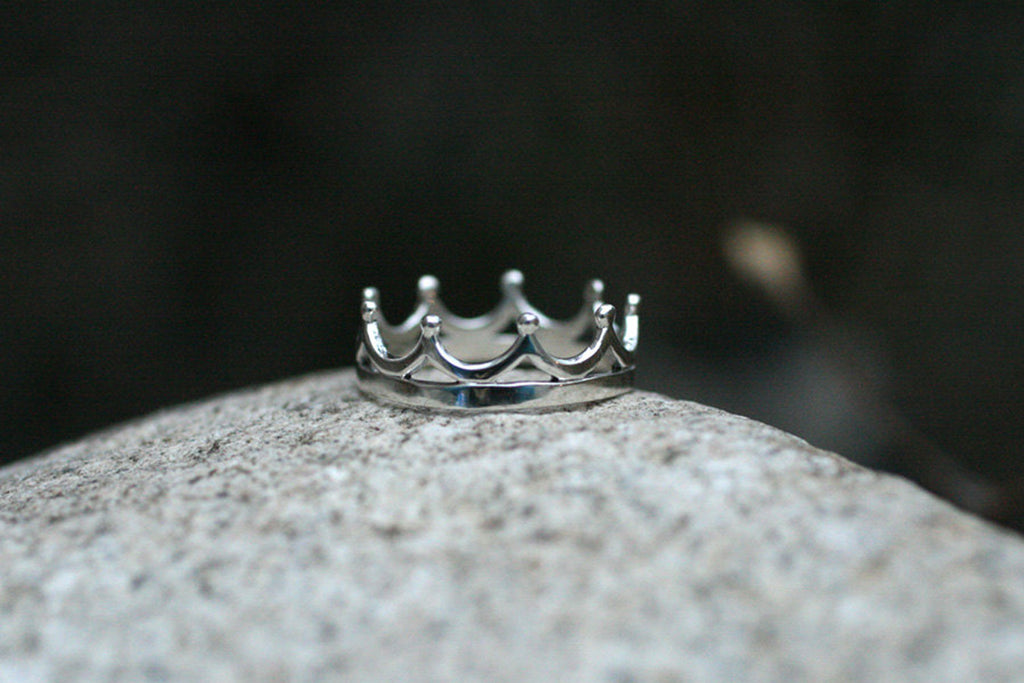 Minimalist King Crown Ring