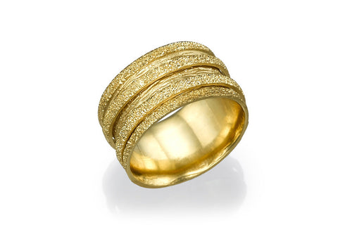 Woman Gold Ring With Glitter