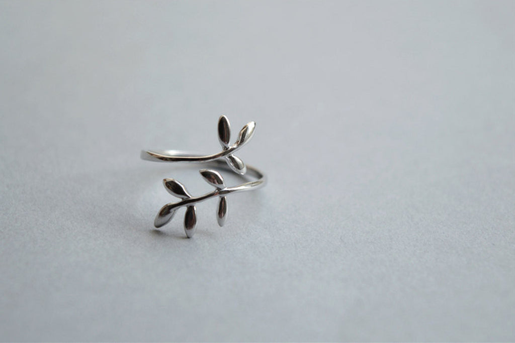 Silver leaf ring