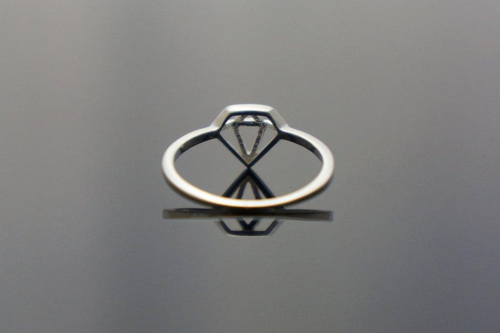 Flat diamond ring