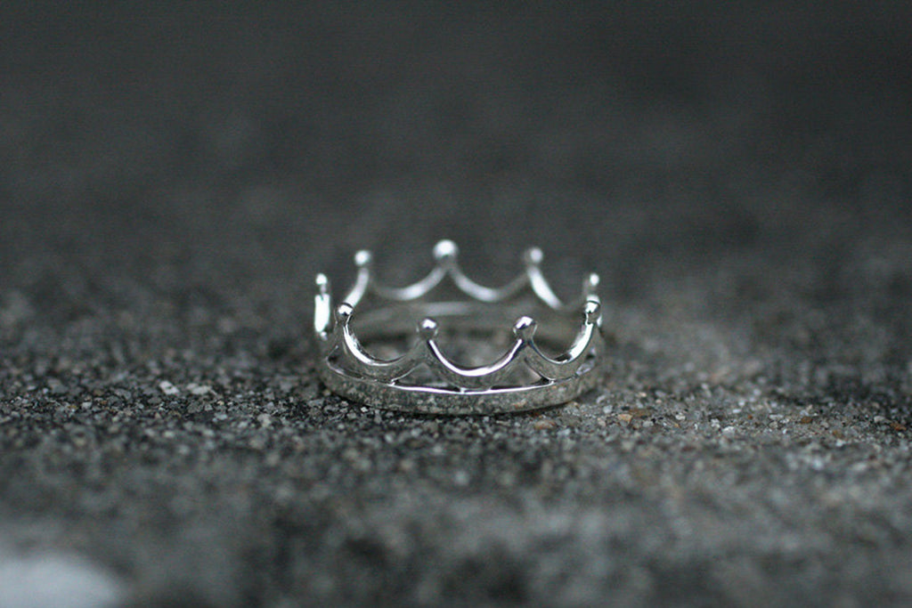 Minimalist King Crown Ring
