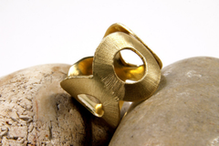 Brushed circle ring