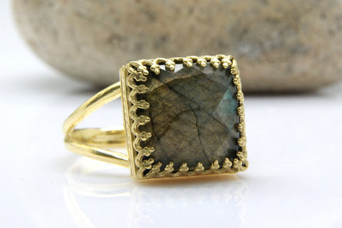 Labradorite ring