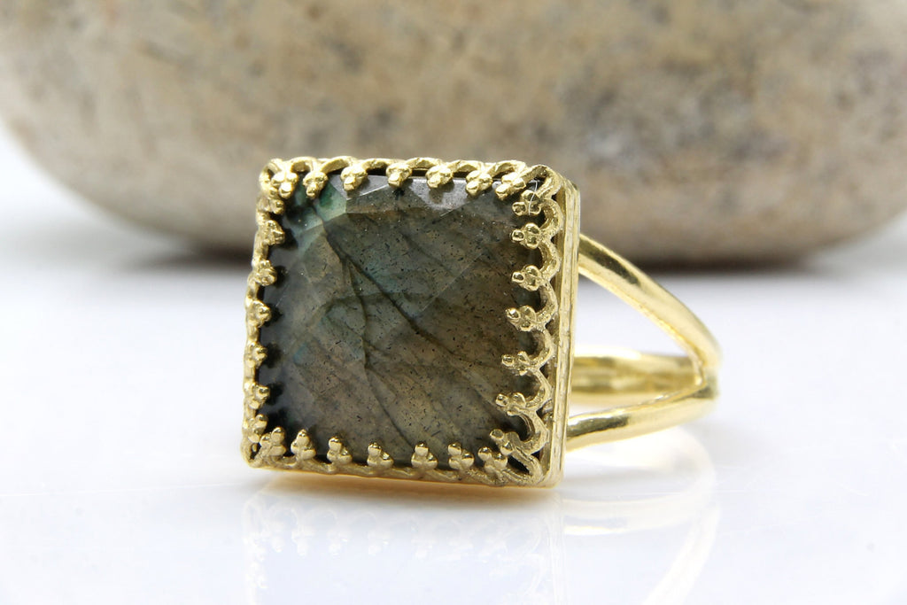 Labradorite ring