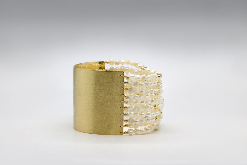 Bridal wide pearl gold bracelet