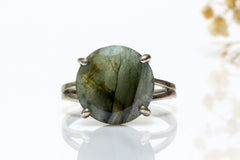 Silver stone ring