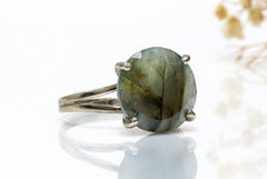 Silver stone ring