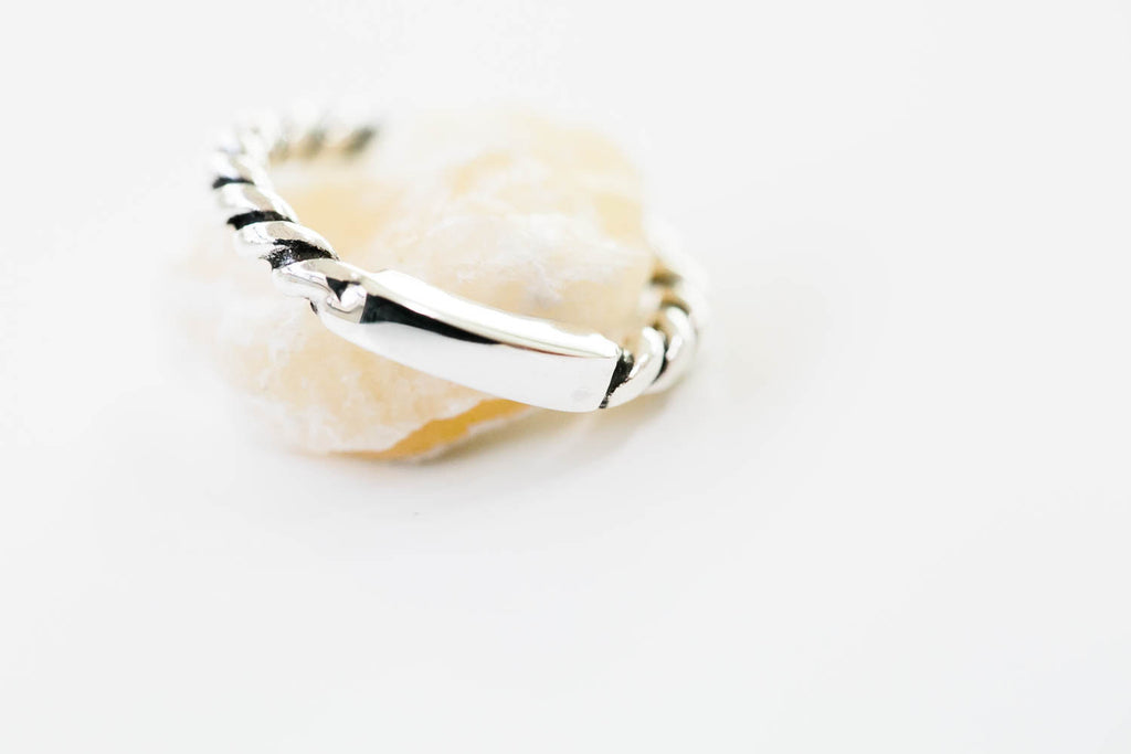Thick twisted ring